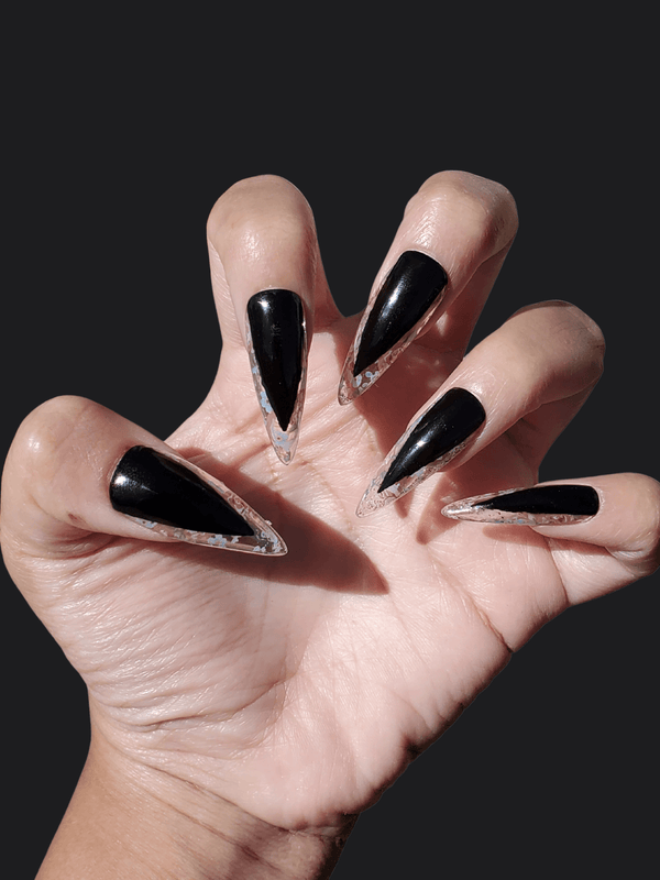 Naughty or Nice nails DEA NOVA 