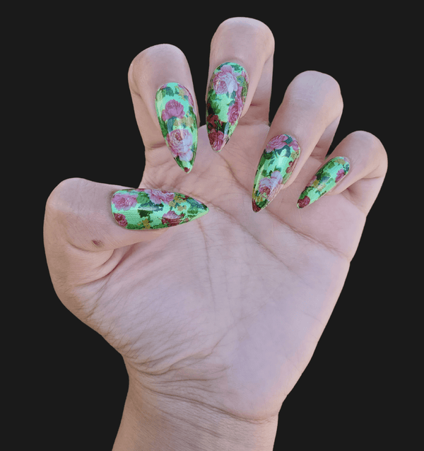Green with Envy nails DEA NOVA 